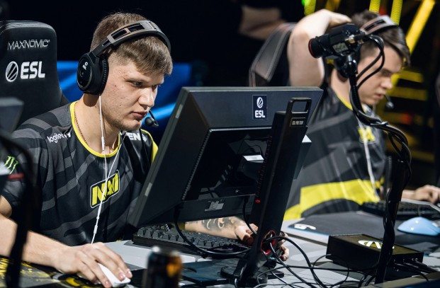 Các chuyên gia khuyến cáo game thủ phổ thông không nên bắt chước, hãy chọn tư thế thoải mái và phù hợp nhất cho mình.