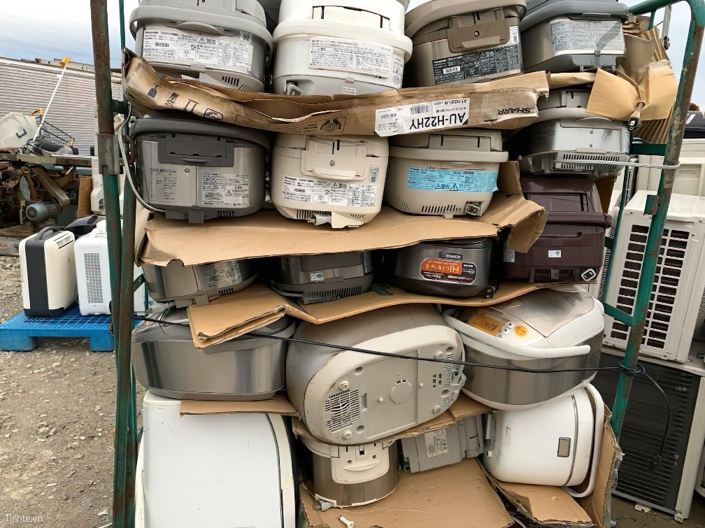 Việc người Nhật sẵn sàng vứt bỏ thiết bị còn tốt xuất phát từ luật tái chế nghiêm ngặt, chi phí sửa chữa cao và thói quen thay mới sớm.