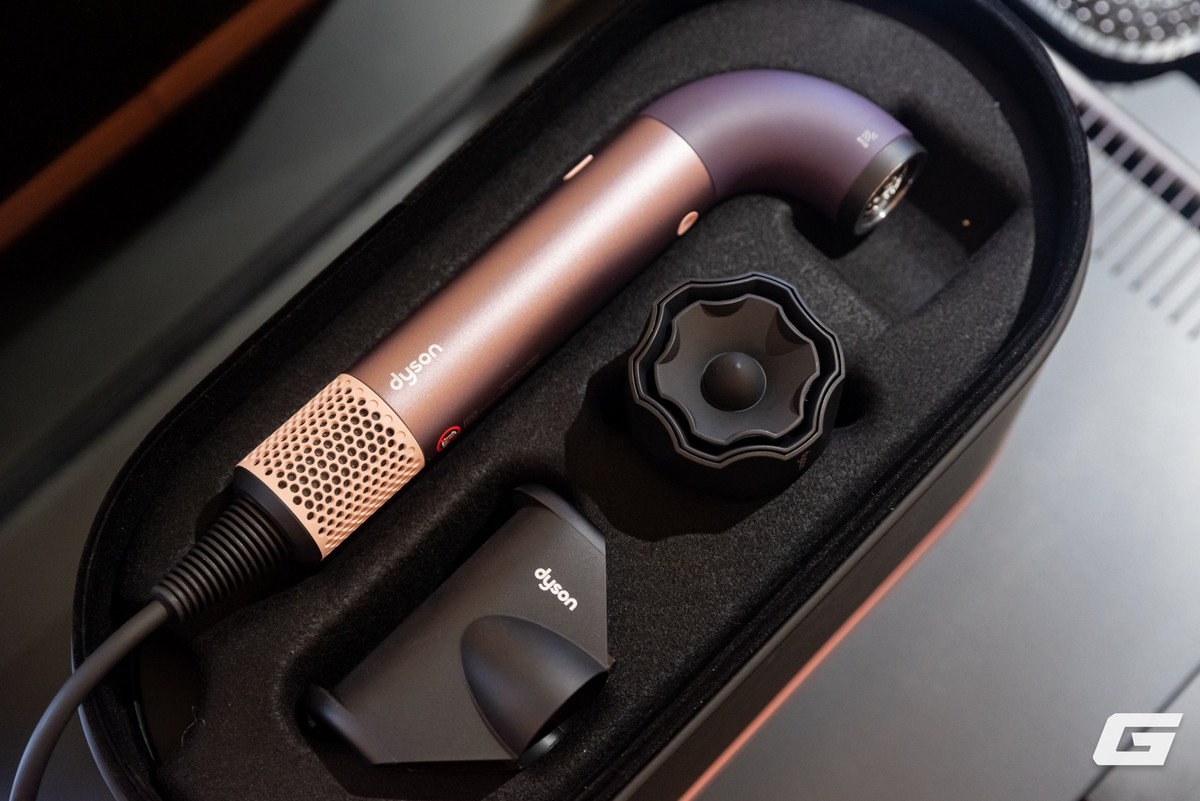 Máy trang bị công nghệ gia nhiệt cong độc quyền, phân bổ nhiệt đồng đều để bảo vệ tóc tối đa.(Ảnh: Genk)