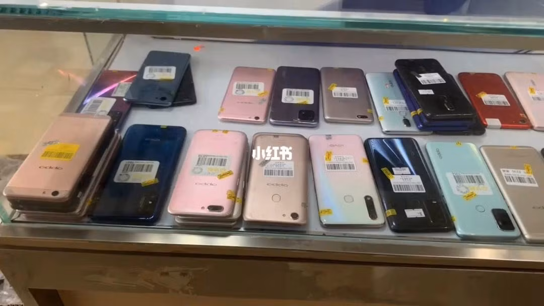 Các tiệm nhỏ cũng mất dần khả năng “chốt đơn” với người cao tuổi do thông tin giờ quá minh bạch.