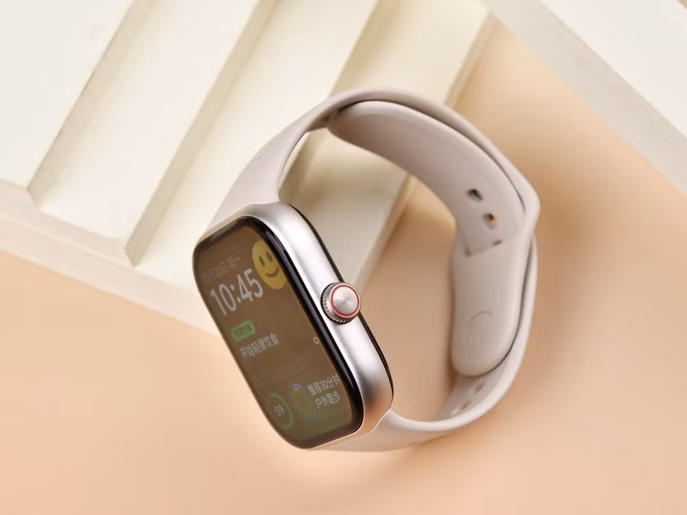 Người dùng có thể lựa chọn hơn 100 chế độ luyện tập cùng tính năng theo dõi sức khỏe 24/7.