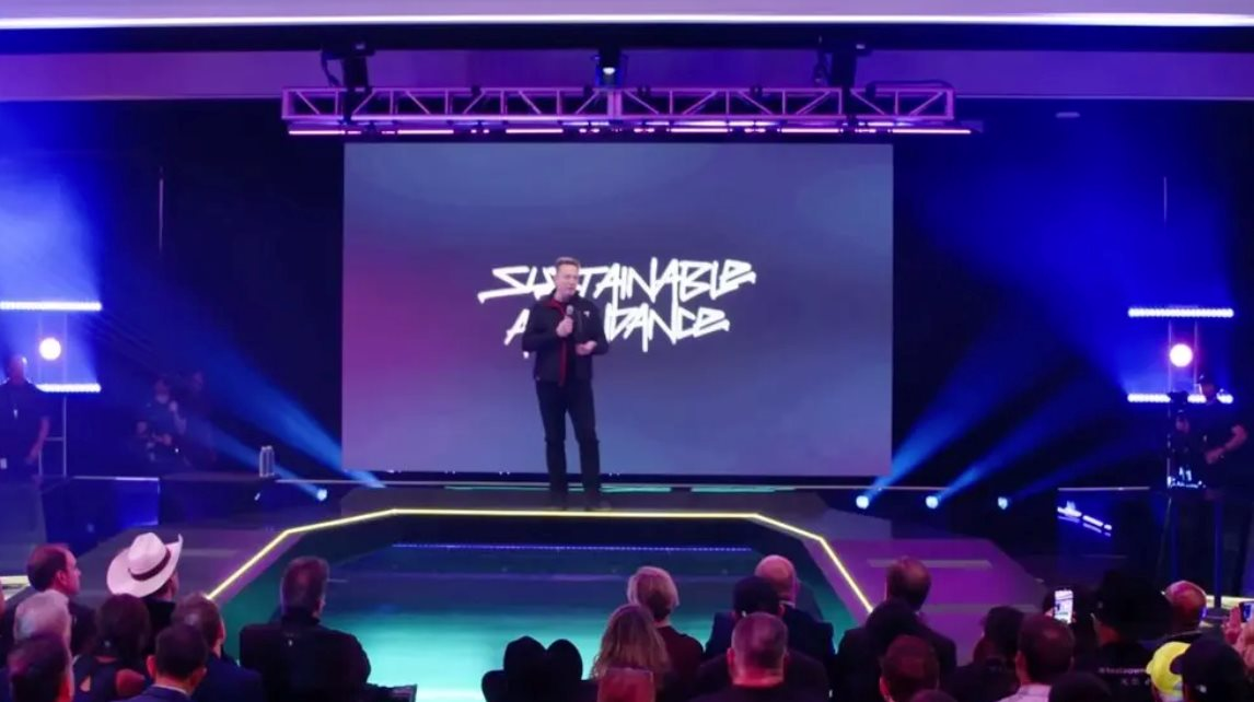 Tuy nhiên, nhiều chuyên gia lo ngại việc phân phối tài sản và thu nhập trong xã hội mới.