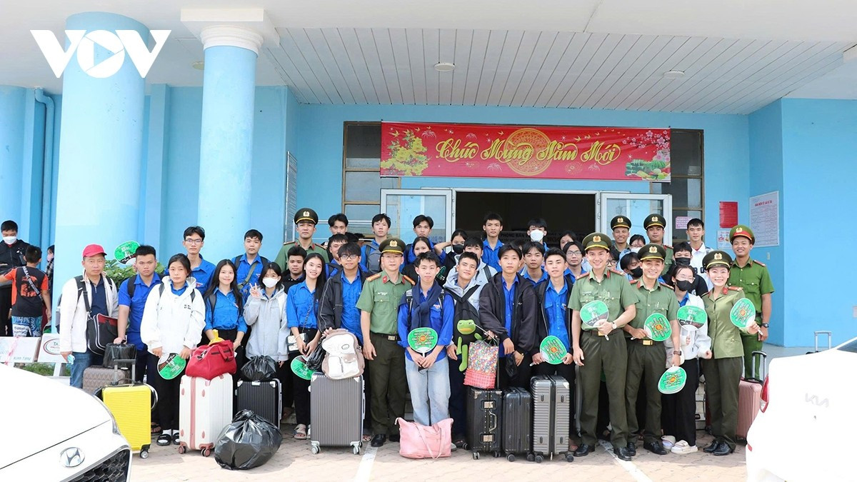 142 em học sinh đến từ các xã đảo Hòn Tre, Lại Sơn và An Sơn (huyện Kiên Hải)