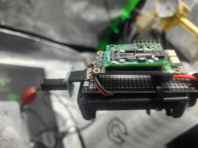 DeVido tận dụng dự án để thử nghiệm kiến trúc trí nhớ dài hạn cho AI bằng cách tự tóm tắt và “ngủ” định kỳ.