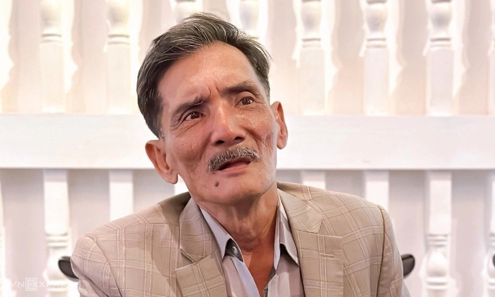 Bác sĩ từng cảnh báo nếu không phẫu thuật, ông có nguy cơ tàn tật suốt đời. Do sức khỏe yếu, nghệ sĩ không thể tiến hành phẫu thuật và sống lặng lẽ tại quê nhà.