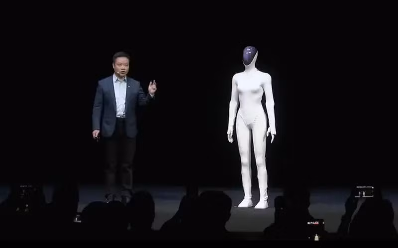 Nhiều khán giả nghi ngờ có người đóng giả, buộc CEO phải chứng minh trực tiếp.