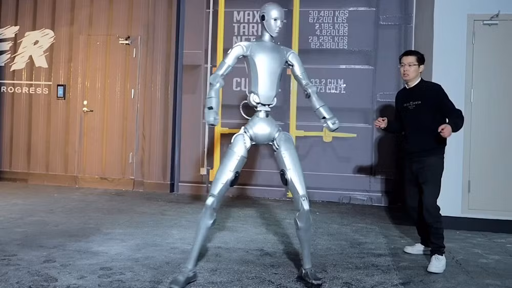 Các ứng dụng thiết thực như chăm sóc người già hay hỗ trợ việc nhà hiện vẫn kém ấn tượng hơn nhiều so với những cú đá đẹp mắt trên sân khấu.