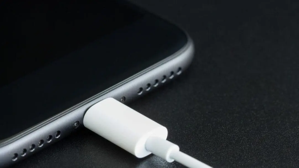 Các chuyên gia phòng cháy chữa cháy cũng cảnh báo người ngủ khó nhận ra dấu hiệu như mùi khét hay khói nhẹ.