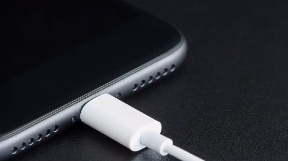 Các chuyên gia phòng cháy chữa cháy cũng cảnh báo người ngủ khó nhận ra dấu hiệu như mùi khét hay khói nhẹ.