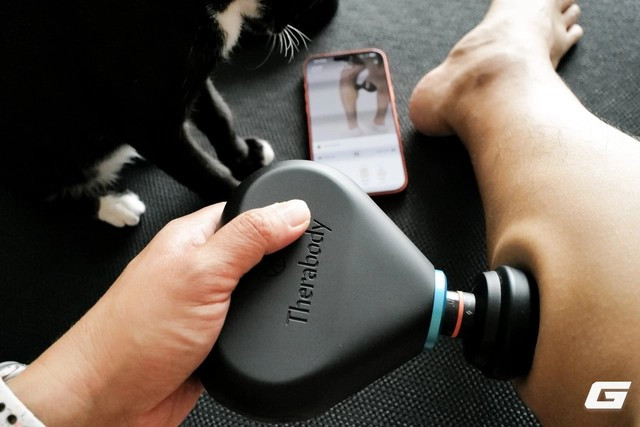 Thiết kế gọn gàng nhưng chắc tay, máy nặng hơn thế hệ trước giúp thao tác ổn định và truyền lực sâu hơn khi massage.(Ảnh: Genk)