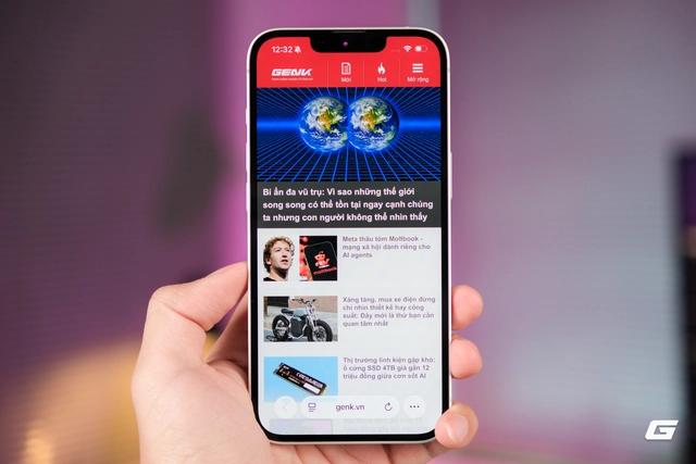 Máy giữ nguyên thiết kế khung nhôm phẳng, màn hình 6,1 inch nhỏ gọn.(Ảnh: Genk)