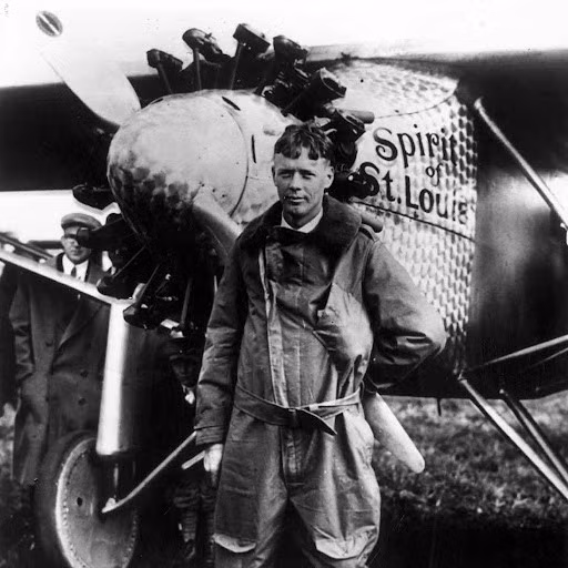 Ngày 21/5/1927, Charles Lindbergh đã trở thành người đầu tiên bay một mình không nghỉ từ New York đến Paris bằng chiếc máy bay Spirit of St. Louis. (Ảnh: Thanh niên Việt)