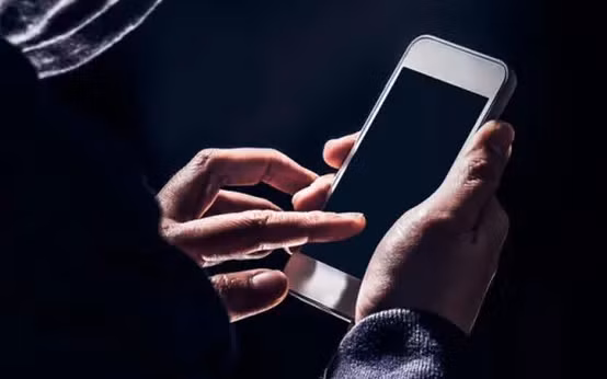 Giới chuyên gia nhận định đây là bước tiến nguy hiểm so với các hình thức lừa đảo truyền thống như “đầu tư ảo” hay “tình cảm”, vốn cần thời gian dài để xây dựng lòng tin trước khi chiếm đoạt tài sản.