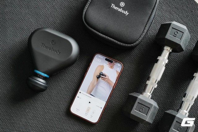 Chỉ sau vài giây khởi động, máy lan tỏa hơi ấm dễ chịu, giúp cơ mềm nhanh, giảm đau và thúc đẩy lưu thông máu.(Ảnh: Genk)