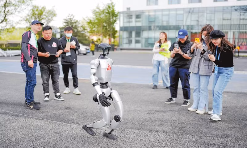 Với tham vọng đó, Trung Quốc không chỉ muốn dẫn đầu AI và robot, mà còn định hình tương lai cộng sinh giữa con người và máy móc.s