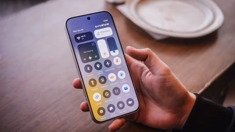 Pin 6210mAh lớn nhất phân khúc, sạc nhanh 100W HyperCharge đầy trong 37 phút.