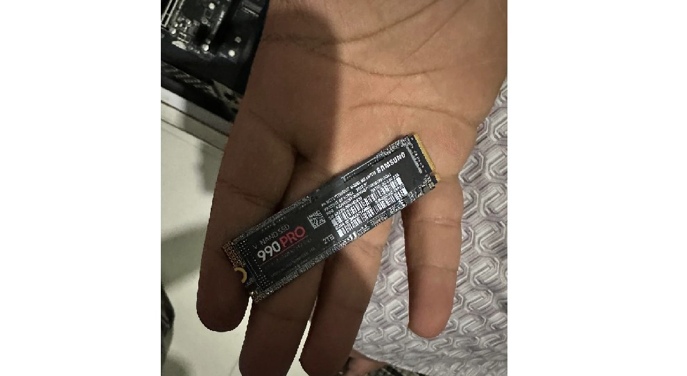 Một người dùng Reddit chia sẻ đã mua ổ SSD Samsung 990 PRO 2TB với giá chỉ bằng khoảng hai phần ba giá thị trường.