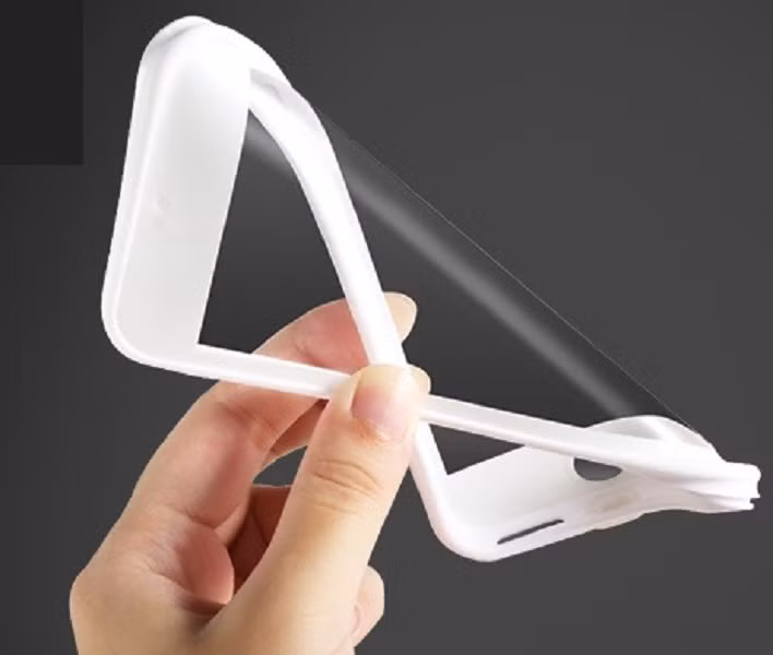 Sử dụng túi zip hoặc ốp chống nước để bảo vệ thiết bị khỏi ẩm ướt, có thể bỏ thêm túi hút ẩm bên trong.