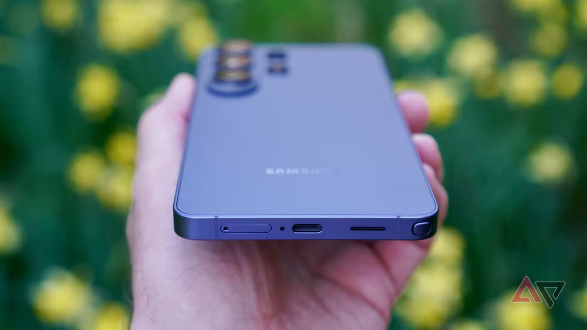 Các tính năng mới như Audio Eraser và Horizon Lock mang lại trải nghiệm khác biệt. Dù S Pen không có nâng cấp, khả năng kết nối và kiểm soát nhiệt độ vẫn rất ấn tượng.(Ảnh: Android Police)