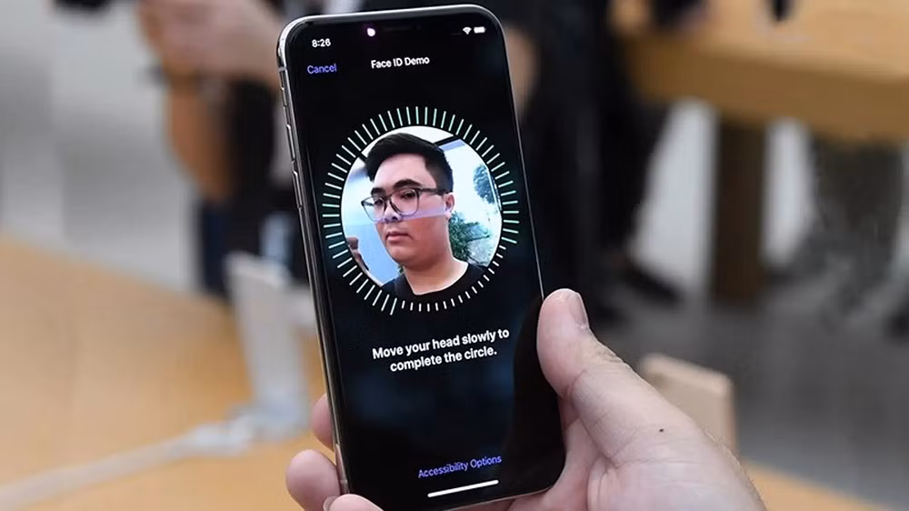 Trong khi đó, lịch sử cho thấy Android từng làm được điều này từ rất sớm với những mẫu như Huawei Mate 20 Pro ra mắt năm 2018.
