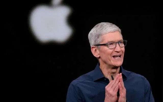 Apple trì hoãn tính năng AI, khiến giới đầu tư lo lắng và buộc Tim Cook phải lên tiếng trấn an. (Ảnh: VTV)