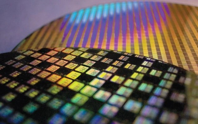 So với các tiến trình FinFET tiên tiến, 28 nm sử dụng kiến trúc phẳng truyền thống, dễ kiểm soát chi phí và rút ngắn thời gian ra thị trường.