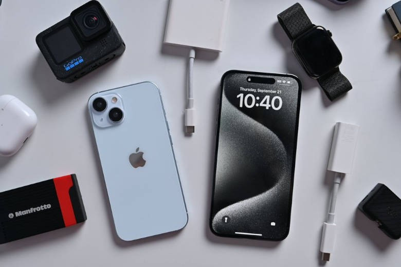 Chuyên gia khuyến cáo nên chọn phụ kiện đạt chuẩn và hạn chế cắm thiết bị không cần thiết vào điện thoại.