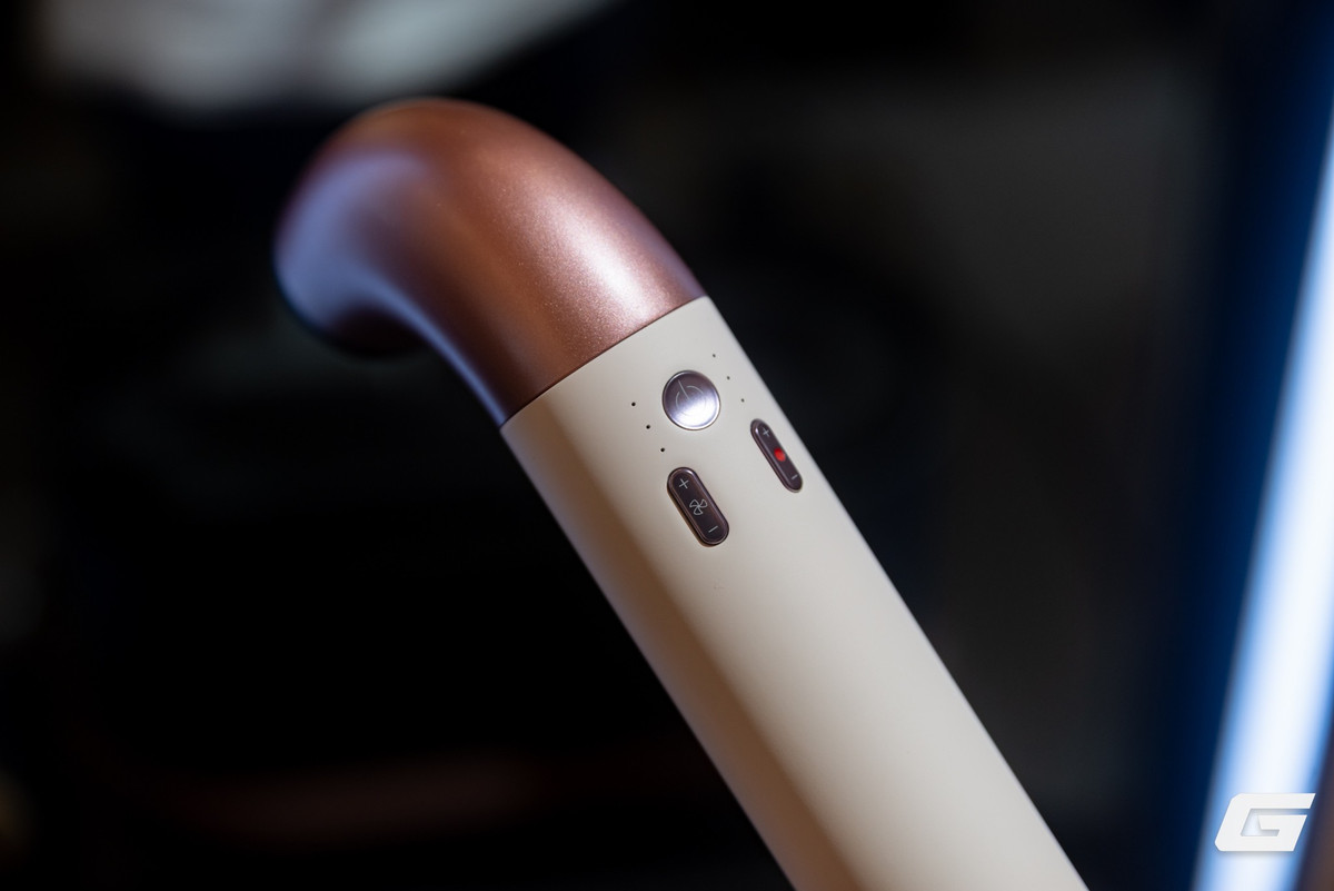 Cảm biến RFID tự nhận diện từng đầu sấy, tự động điều chỉnh gió và nhiệt độ phù hợp.(Ảnh: Genk)