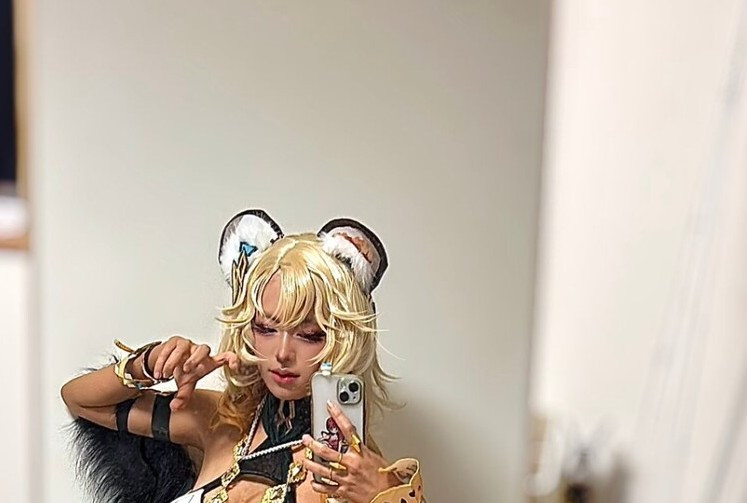 Bất chấp ồn ào, Tina vẫn giữ sức hút lớn, cho thấy ranh giới mong manh giữa nghệ thuật cosplay và những tranh luận văn hóa toàn cầu.