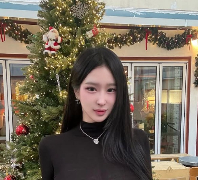 Phong cách trang điểm đậm nét giúp Daheering mang đến một Nezuko quyến rũ và sắc sảo hơn.