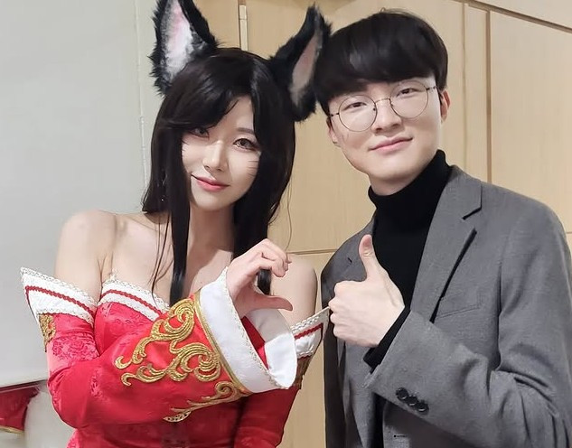 Cô nàng từng bùng nổ toàn cầu khi chụp ảnh cùng Faker tại sự kiện T1 Con 2022.