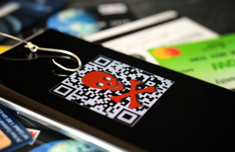 Một số trường hợp tinh vi hơn, mã QR còn cài ứng dụng chứa mã độc theo dõi và chiếm quyền điều khiển thiết bị.