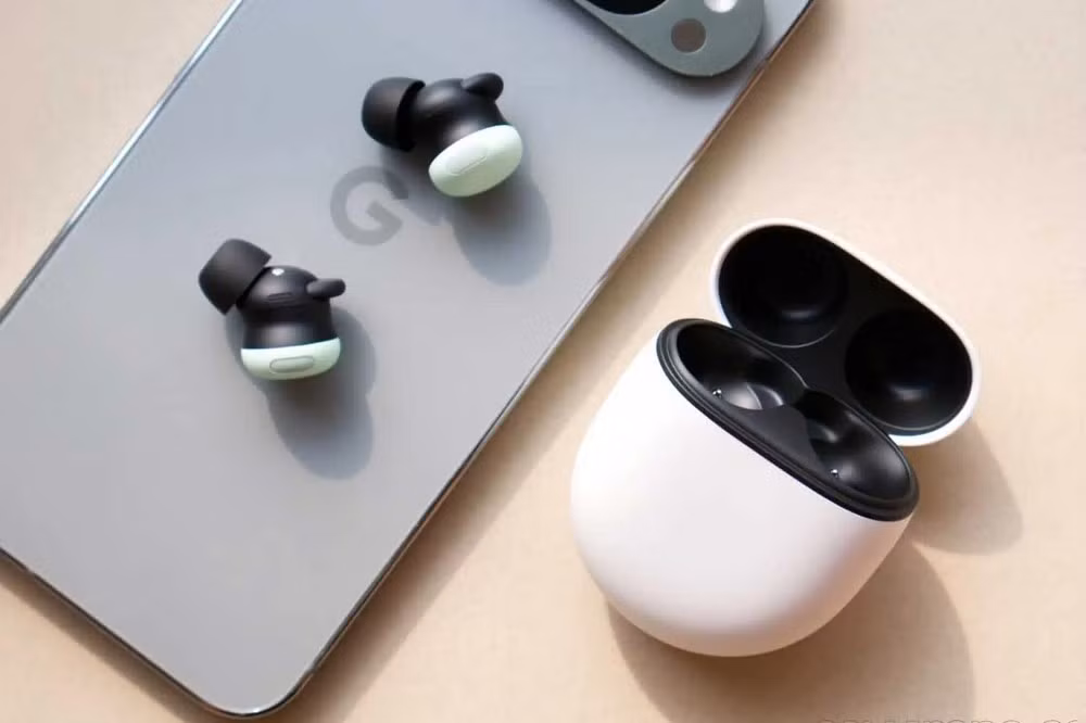 Nguy hiểm hơn, chúng còn có thể gán tài khoản Google của mình làm chủ sở hữu và theo dõi vị trí tai nghe qua mạng Find Hub.