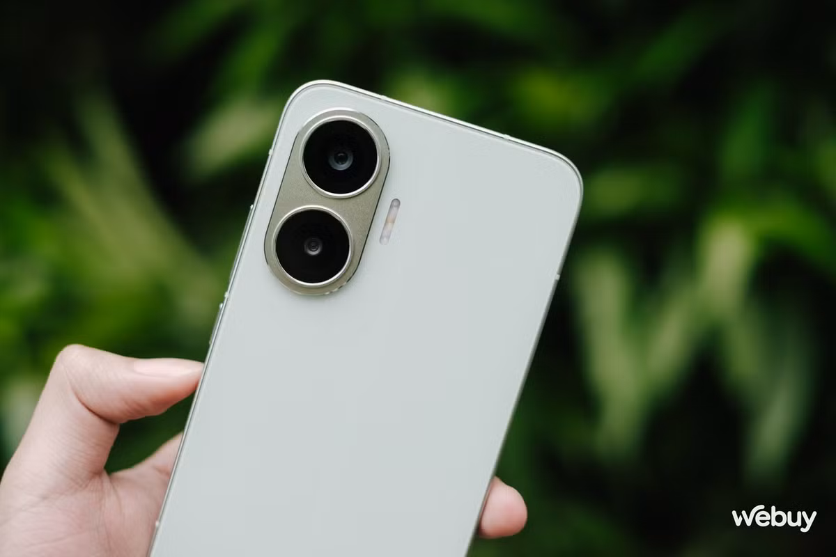 Màn hình AMOLED 1.5K, tần số quét 120Hz cùng pin khủng và sạc nhanh 90W càng khiến người dùng khó cưỡng.(Ảnh: Webuy)