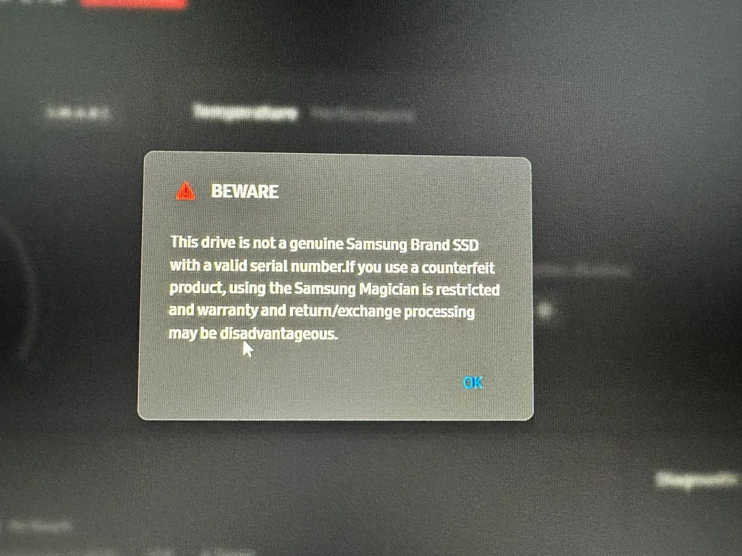Công cụ này cho biết thiết bị không có số serial hợp lệ và không phải sản phẩm chính hãng.