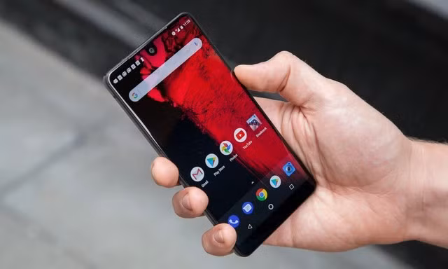 Essential Phone PH-1 có thân vỏ titan, notch giọt nước đầu tiên và Android gốc mượt mà nhưng không đủ lực cạnh tranh.