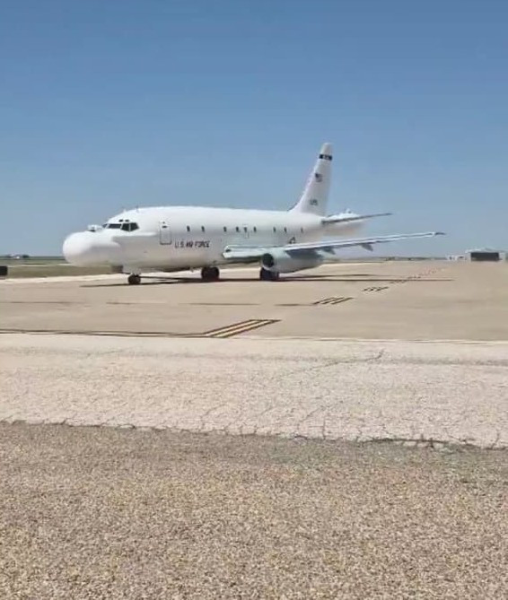 Nó thường phối hợp bay cùng các máy bay tàng hình như B-2 Spirit hoặc các dòng tiêm kích tối mật để xác nhận độ tàng hình sau khi bảo trì.(Ảnh: Interesting Engineering)