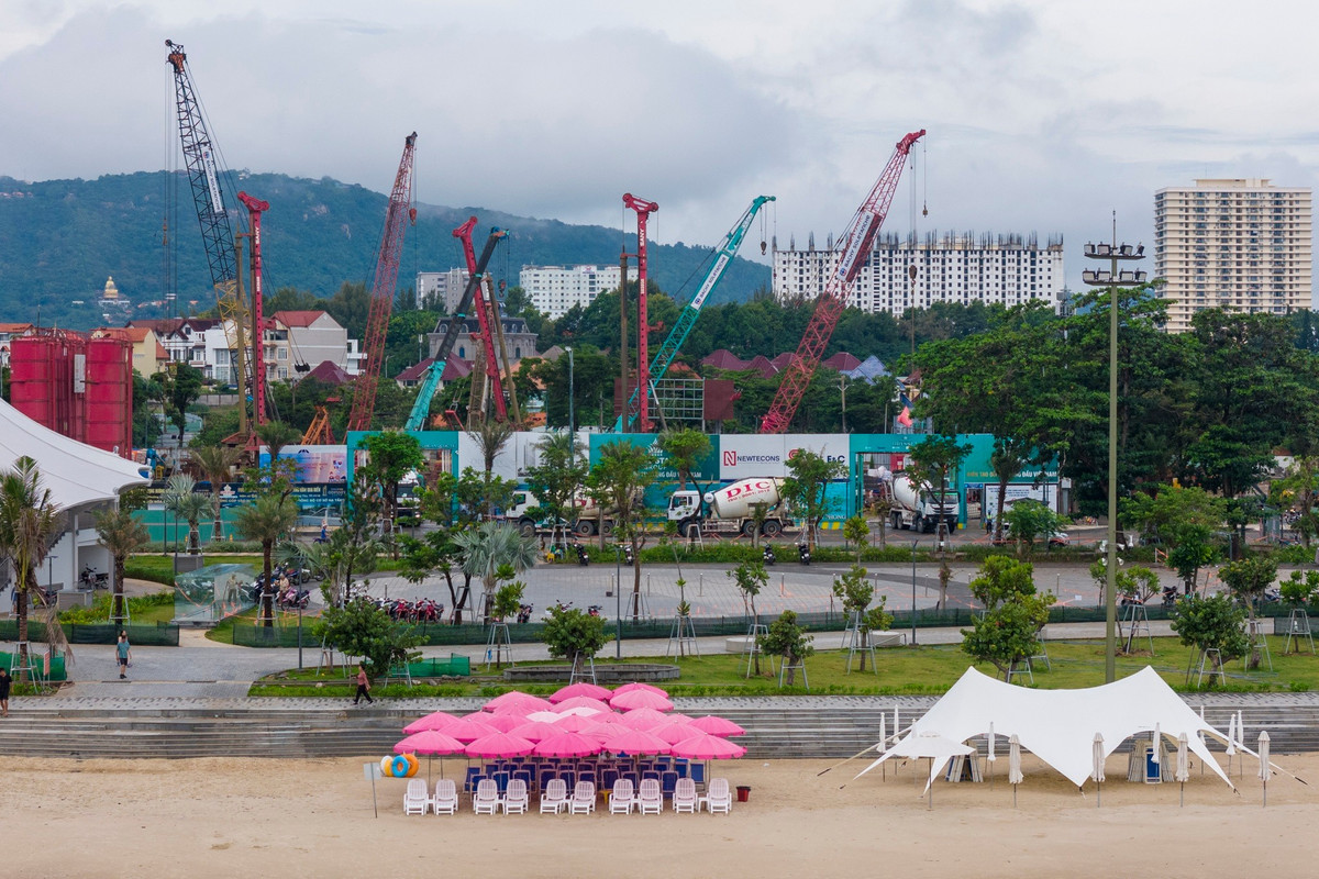 Khi hoàn thành, hai dự án Five Star Odyssey và Five Star Poseidon dự kiến cung cấp hơn 2.000 căn hộ cao cấp và 600 phòng khách sạn.