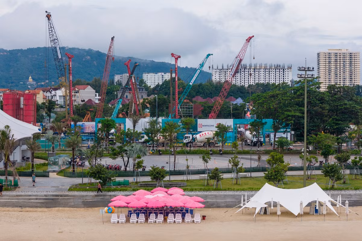 Khi hoàn thành, hai dự án Five Star Odyssey và Five Star Poseidon dự kiến cung cấp hơn 2.000 căn hộ cao cấp và 600 phòng khách sạn.