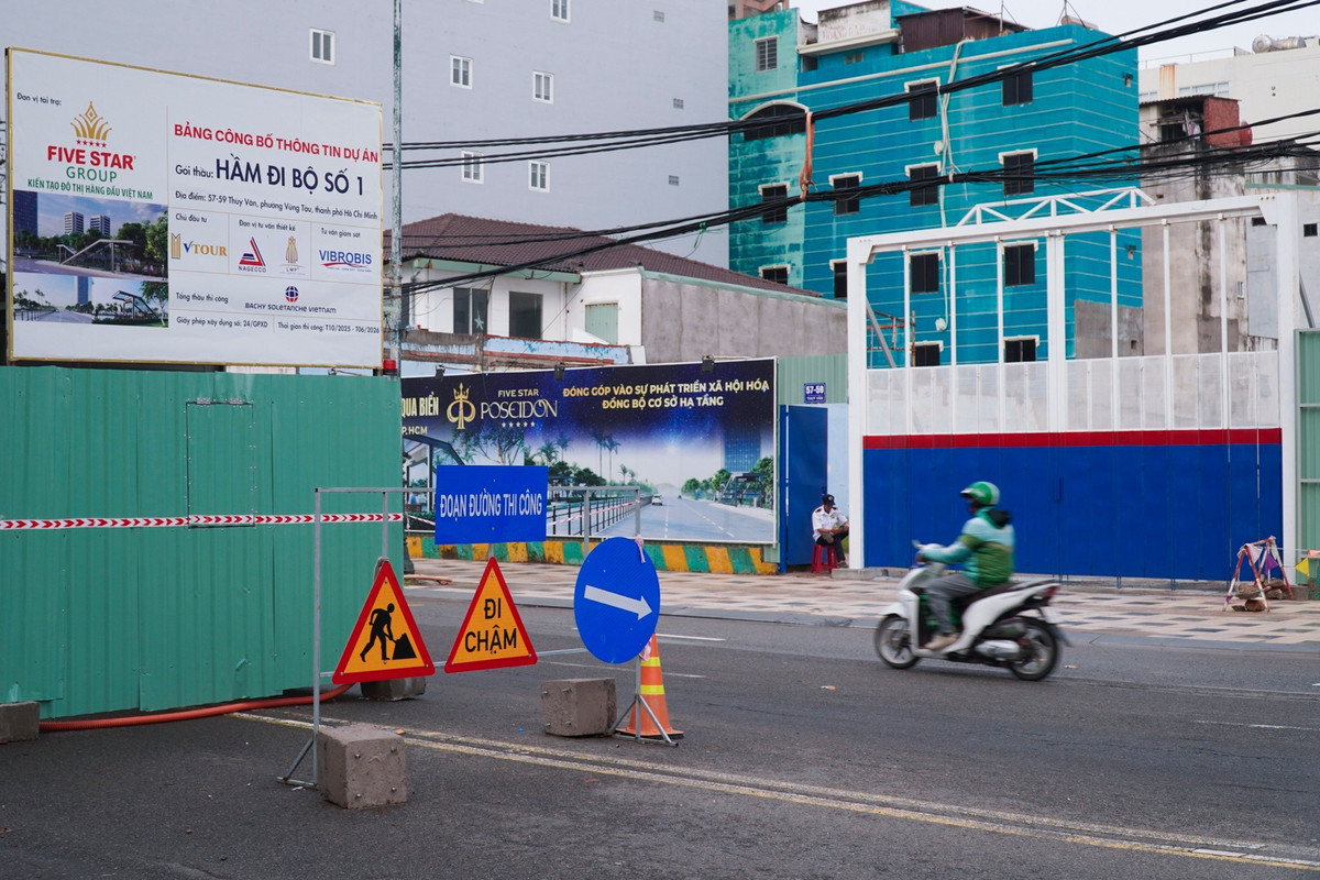 Dự án Poseidon được quy hoạch hầm đi bộ kết nối trực tiếp ra bãi biển Thùy Vân. Công trình này giúp người dân và du khách di chuyển an toàn, không phải băng qua tuyến đường đông đúc xe cộ.