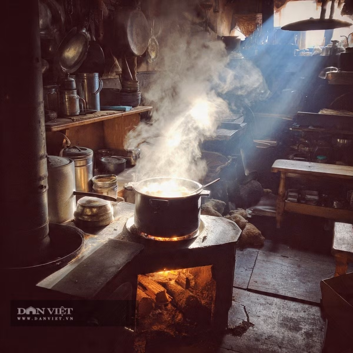 Người già có câu: "Lửa lớn cháy bếp, người bận rộn thiêu đốt lòng người".