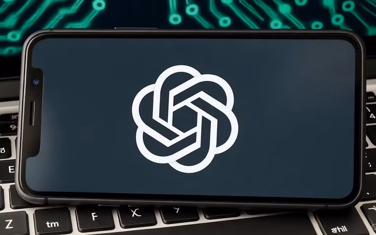 OpenAI vừa công bố tính năng cho phép nhà phát triển xây dựng ứng dụng chạy ngay trong ChatGPT, biến chatbot này thành một siêu nền tảng tích hợp.