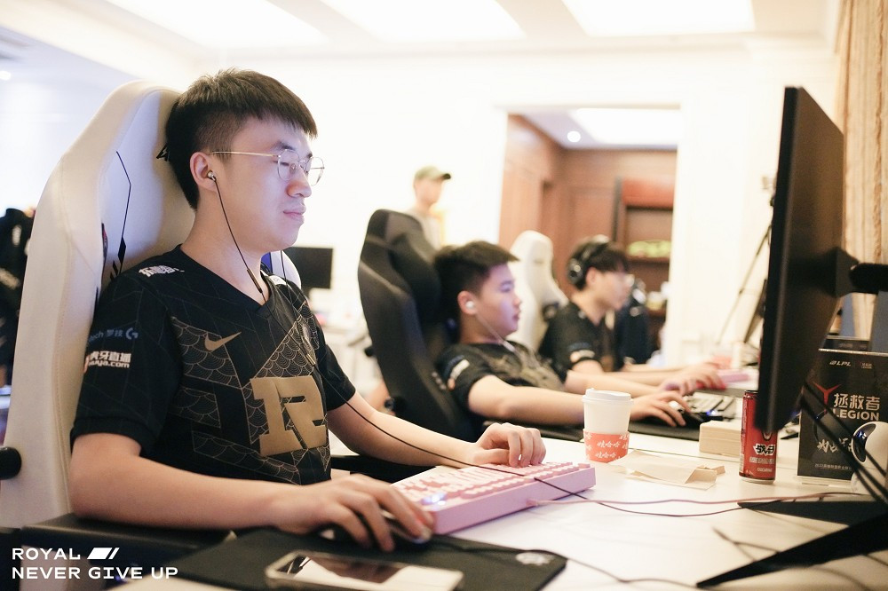 Sự ra đi của “nhà vua không ngai” để lại khoảng trống lớn, nhưng di sản RNG sẽ mãi là một phần bất tử trong lịch sử LMHT thế giới.