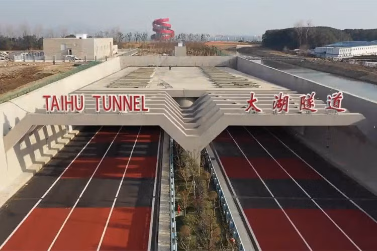 Đặc biệt, công trình chú trọng bảo vệ sinh thái bằng hệ thống vận chuyển kín, xử lý nước thải và giảm bụi, tiếng ồn.(Ảnh: CCCC)