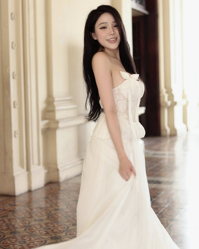 Yogurt khiến fan bất ngờ khi xuất hiện với phong cách đằm thắm, khác xa hình ảnh cá tính quen thuộc.