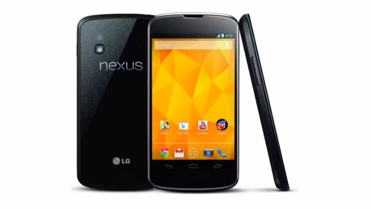 Nexus 4 của LG sở hữu mặt lưng lấp lánh bắt mắt và là một trong những thiết bị hỗ trợ sạc không dây đầu tiên.