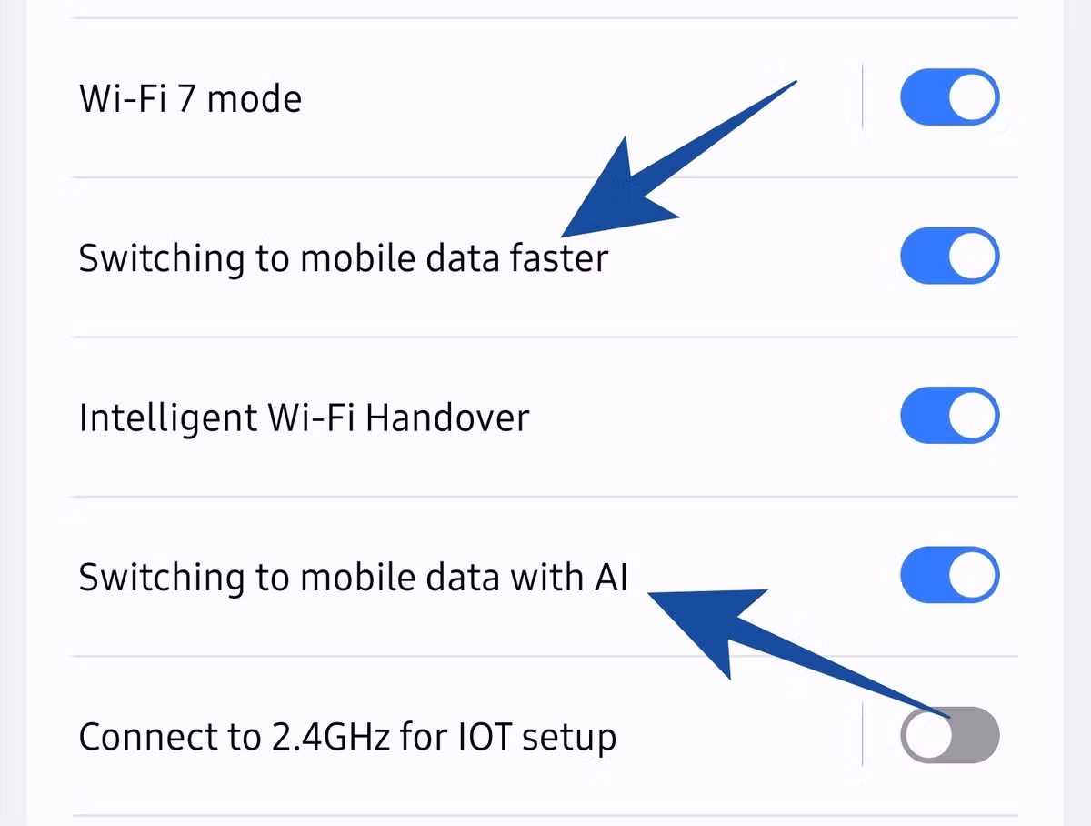 Một tùy chọn khác giúp thiết bị tự chuyển sang 4G/5G nếu Wi-Fi yếu, cực kỳ tiện lợi với những ai dùng gói dữ liệu không giới hạn.