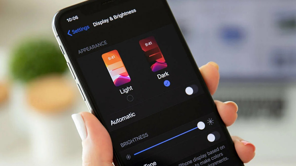 Chế độ tối (Dark Mode) giúp tiết kiệm pin nhờ công nghệ màn hình OLED.
