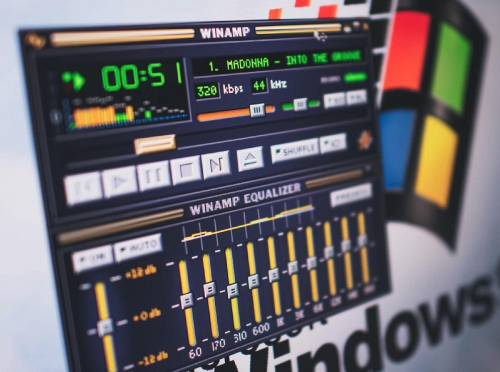 Winamp, Napster và iPod đã đưa MP3 trở thành trung tâm của văn hóa nghe nhạc đầu 2000.