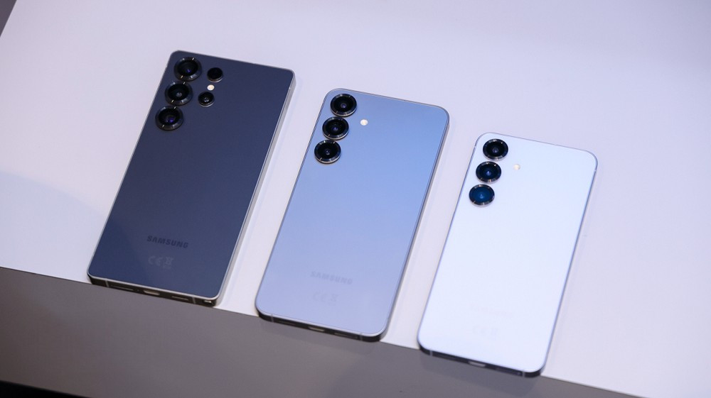 Một điểm mới đáng chú ý là màn hình chống nhìn lén tự động trên S26 Ultra, tăng cường quyền riêng tư khi sử dụng điện thoại nơi công cộng.